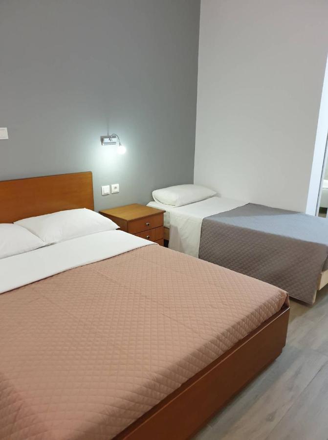 Apart-Hotel Llazari Himare Exteriör bild