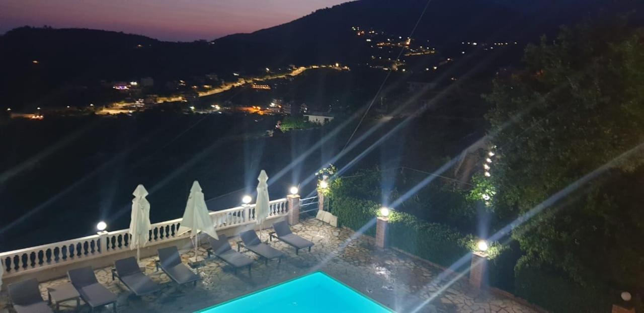 Apart-Hotel Llazari Himare Exteriör bild