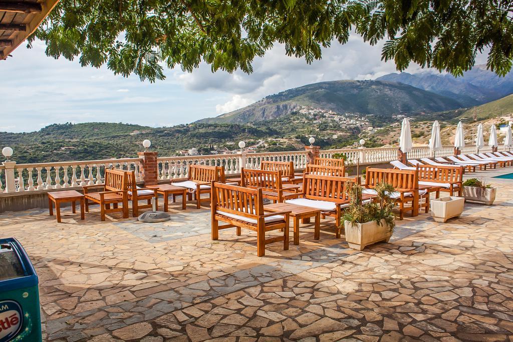 Apart-Hotel Llazari Himare Exteriör bild