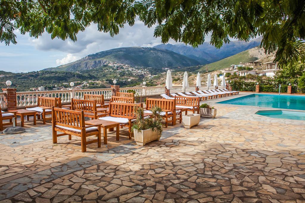 Apart-Hotel Llazari Himare Exteriör bild
