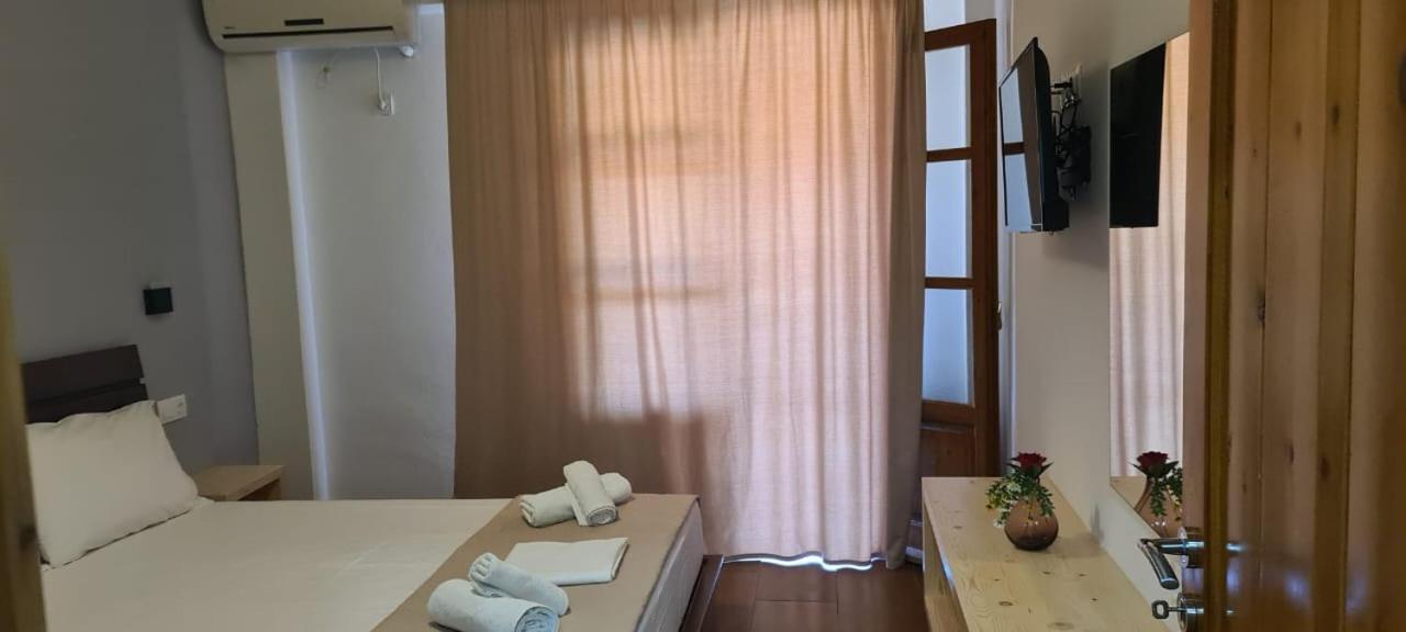 Apart-Hotel Llazari Himare Exteriör bild