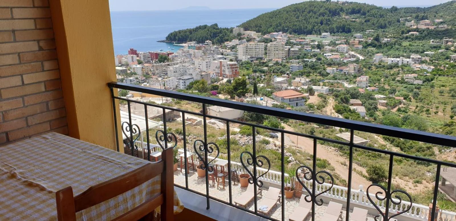 Apart-Hotel Llazari Himare Exteriör bild