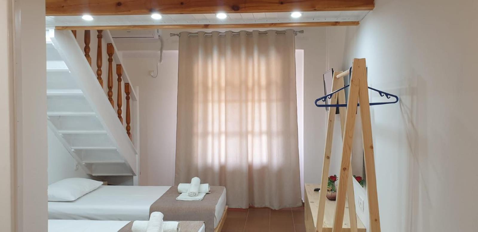 Apart-Hotel Llazari Himare Rum bild