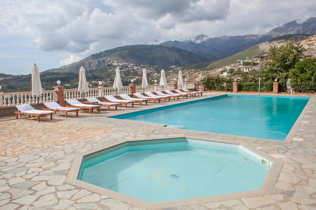 Apart-Hotel Llazari Himare Exteriör bild