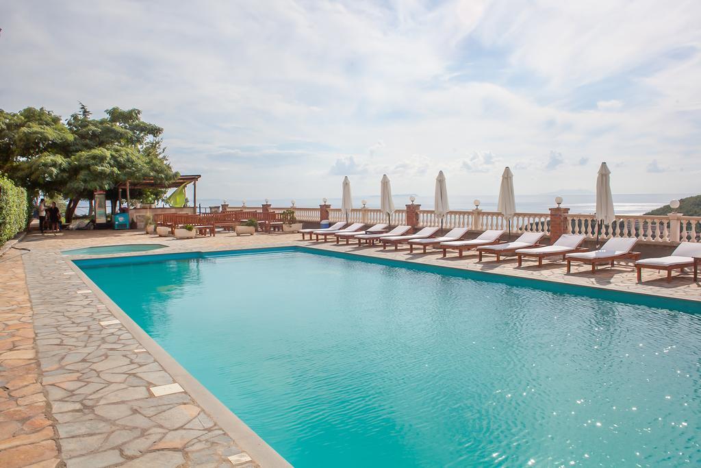 Apart-Hotel Llazari Himare Exteriör bild