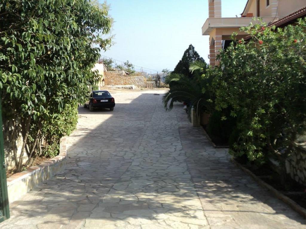 Apart-Hotel Llazari Himare Exteriör bild