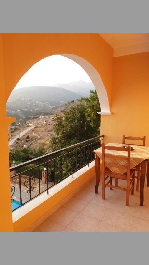 Apart-Hotel Llazari Himare Exteriör bild